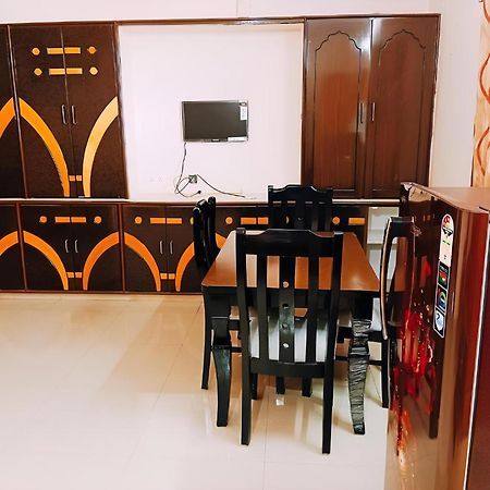Sls Homestay - Luxury Ac Service Apartments 1Bhk, 2Bhk, 3Bhk - Direct Flyover To Alipiri Tirumala Gate - Walk To Ps4 Pure Veg Restaurants, Supermarkets - Near To National Highway & Padmavathi Amma Temple - Modular Kitchen, Living Room -Free Superfast Tirupati Luaran gambar