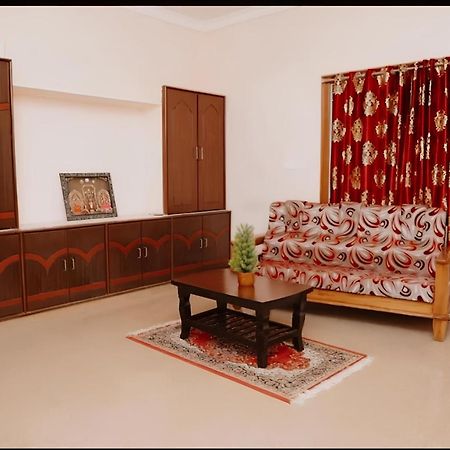 Sls Homestay - Luxury Ac Service Apartments 1Bhk, 2Bhk, 3Bhk - Direct Flyover To Alipiri Tirumala Gate - Walk To Ps4 Pure Veg Restaurants, Supermarkets - Near To National Highway & Padmavathi Amma Temple - Modular Kitchen, Living Room -Free Superfast Tirupati Luaran gambar