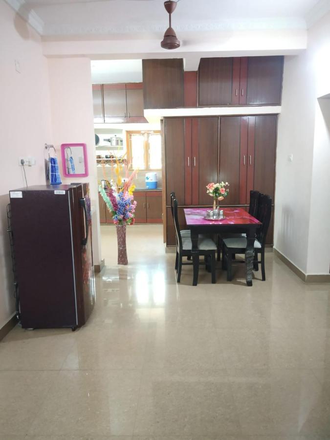 Sls Homestay - Luxury Ac Service Apartments 1Bhk, 2Bhk, 3Bhk - Direct Flyover To Alipiri Tirumala Gate - Walk To Ps4 Pure Veg Restaurants, Supermarkets - Near To National Highway & Padmavathi Amma Temple - Modular Kitchen, Living Room -Free Superfast Tirupati Luaran gambar