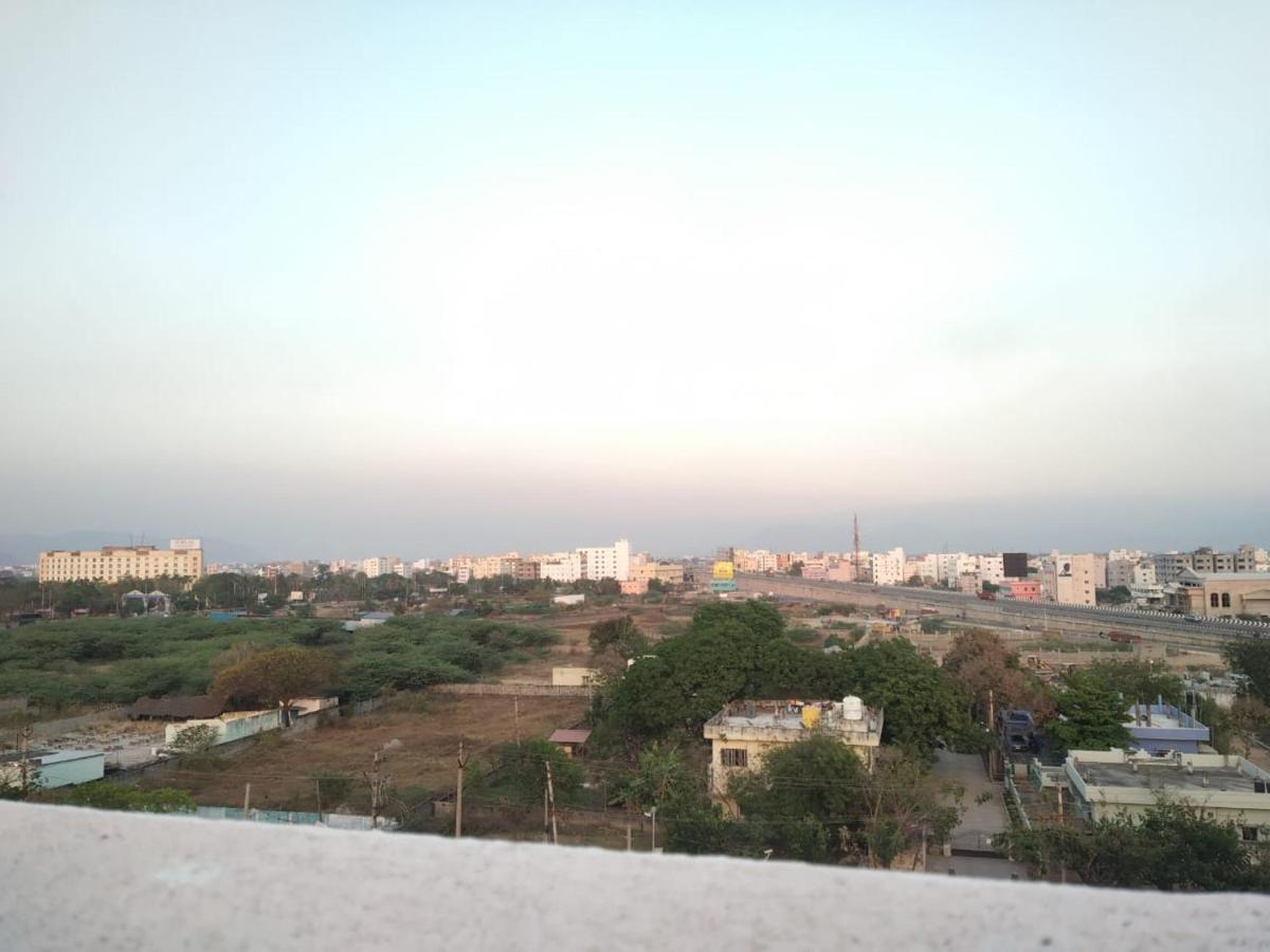 Sls Homestay - Luxury Ac Service Apartments 1Bhk, 2Bhk, 3Bhk - Direct Flyover To Alipiri Tirumala Gate - Walk To Ps4 Pure Veg Restaurants, Supermarkets - Near To National Highway & Padmavathi Amma Temple - Modular Kitchen, Living Room -Free Superfast Tirupati Luaran gambar