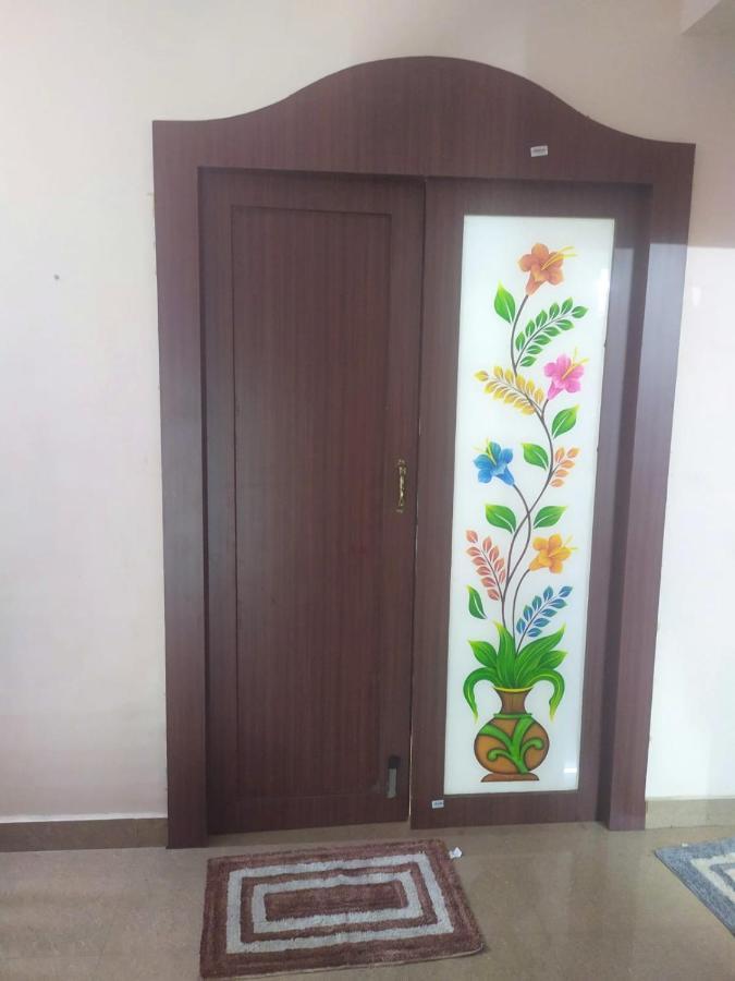Sls Homestay - Luxury Ac Service Apartments 1Bhk, 2Bhk, 3Bhk - Direct Flyover To Alipiri Tirumala Gate - Walk To Ps4 Pure Veg Restaurants, Supermarkets - Near To National Highway & Padmavathi Amma Temple - Modular Kitchen, Living Room -Free Superfast Tirupati Luaran gambar