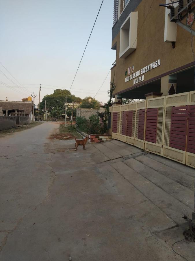 Sls Homestay - Luxury Ac Service Apartments 1Bhk, 2Bhk, 3Bhk - Direct Flyover To Alipiri Tirumala Gate - Walk To Ps4 Pure Veg Restaurants, Supermarkets - Near To National Highway & Padmavathi Amma Temple - Modular Kitchen, Living Room -Free Superfast Tirupati Luaran gambar