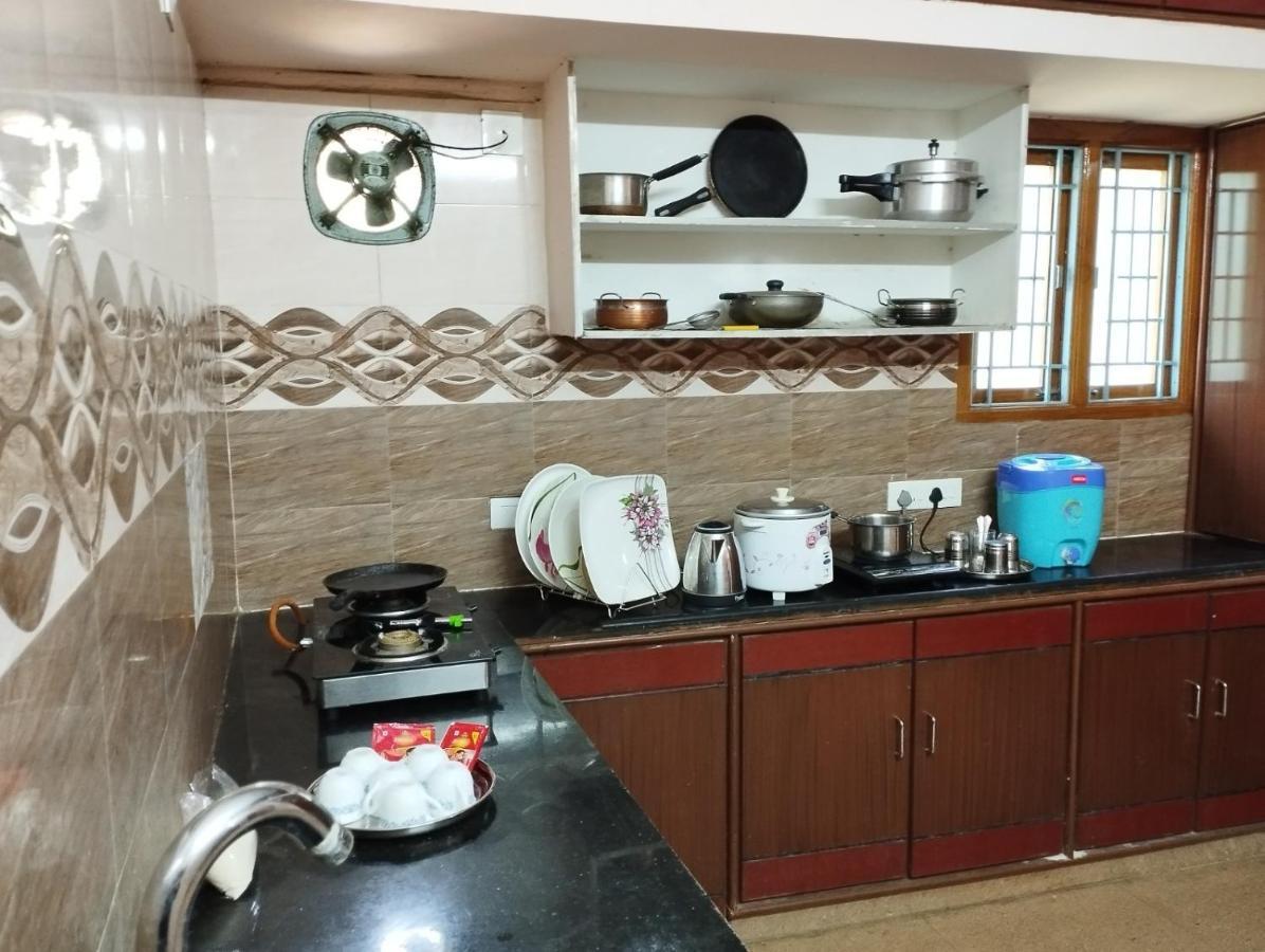 Sls Homestay - Luxury Ac Service Apartments 1Bhk, 2Bhk, 3Bhk - Direct Flyover To Alipiri Tirumala Gate - Walk To Ps4 Pure Veg Restaurants, Supermarkets - Near To National Highway & Padmavathi Amma Temple - Modular Kitchen, Living Room -Free Superfast Tirupati Luaran gambar