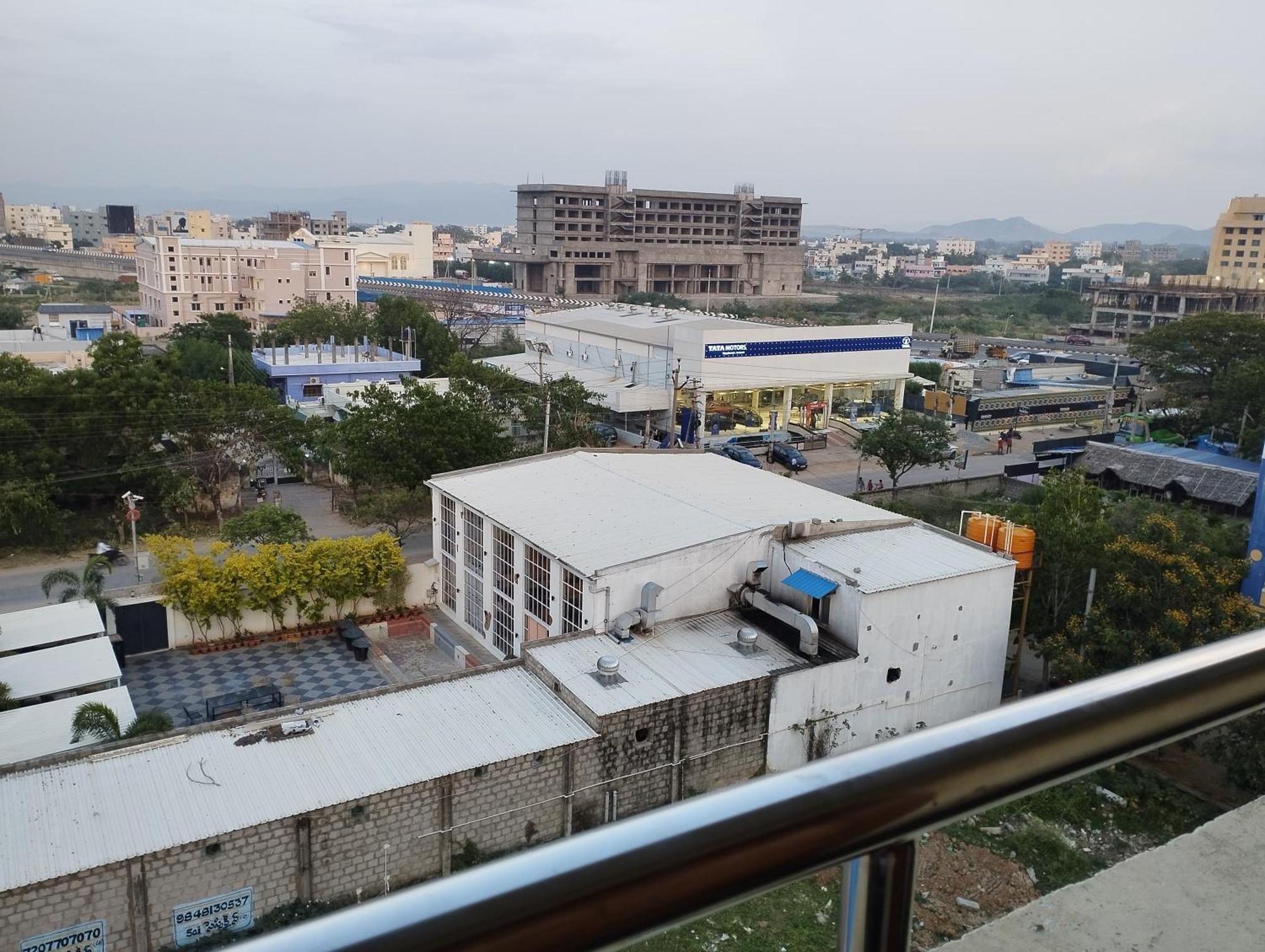 Sls Homestay - Luxury Ac Service Apartments 1Bhk, 2Bhk, 3Bhk - Direct Flyover To Alipiri Tirumala Gate - Walk To Ps4 Pure Veg Restaurants, Supermarkets - Near To National Highway & Padmavathi Amma Temple - Modular Kitchen, Living Room -Free Superfast Tirupati Luaran gambar