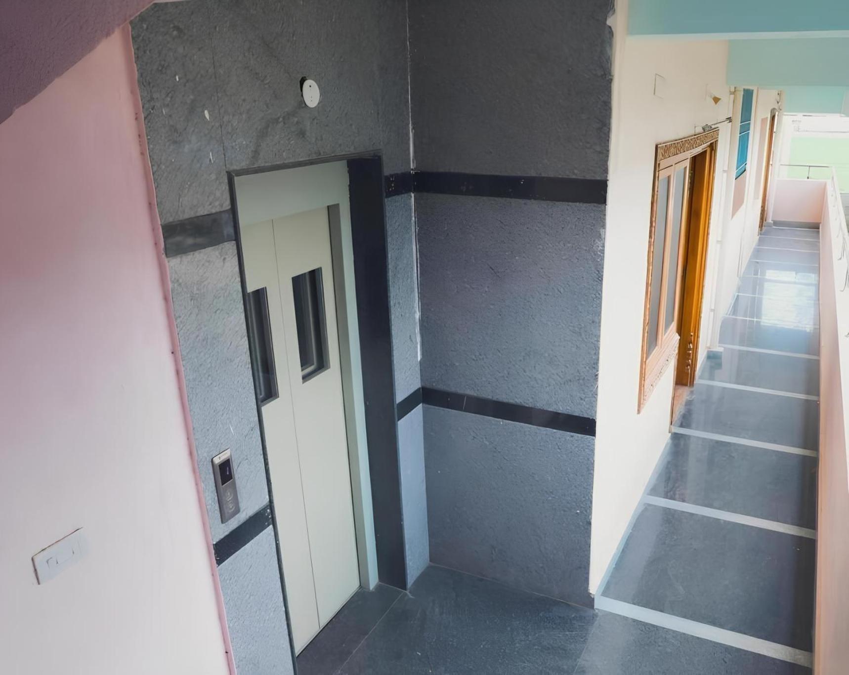 Sls Homestay - Luxury Ac Service Apartments 1Bhk, 2Bhk, 3Bhk - Direct Flyover To Alipiri Tirumala Gate - Walk To Ps4 Pure Veg Restaurants, Supermarkets - Near To National Highway & Padmavathi Amma Temple - Modular Kitchen, Living Room -Free Superfast Tirupati Luaran gambar