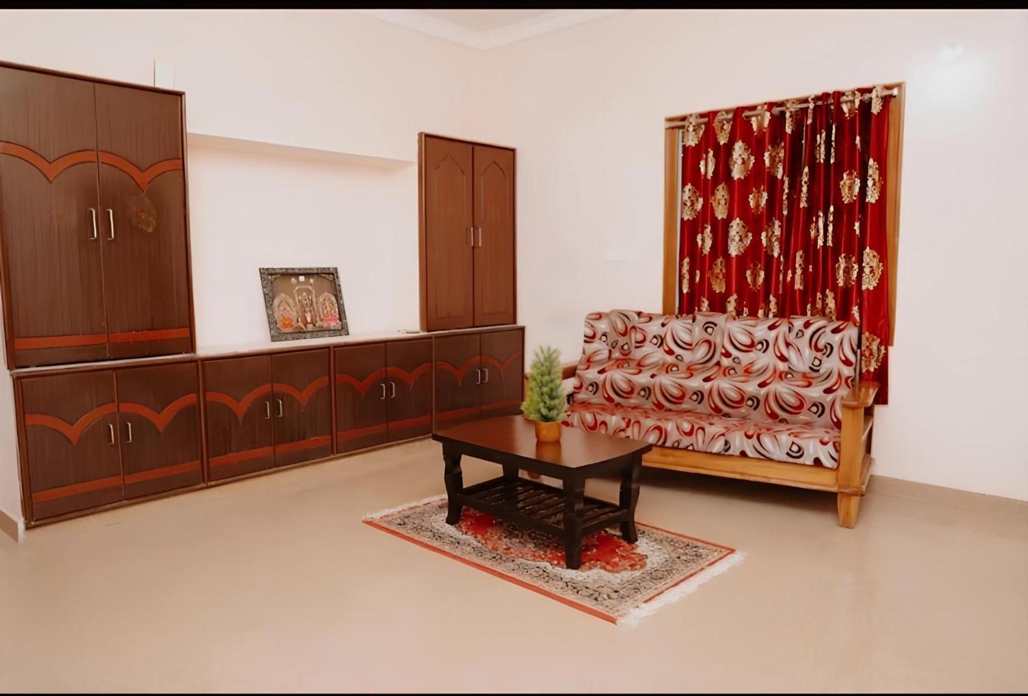 Sls Homestay - Luxury Ac Service Apartments 1Bhk, 2Bhk, 3Bhk - Direct Flyover To Alipiri Tirumala Gate - Walk To Ps4 Pure Veg Restaurants, Supermarkets - Near To National Highway & Padmavathi Amma Temple - Modular Kitchen, Living Room -Free Superfast Tirupati Luaran gambar